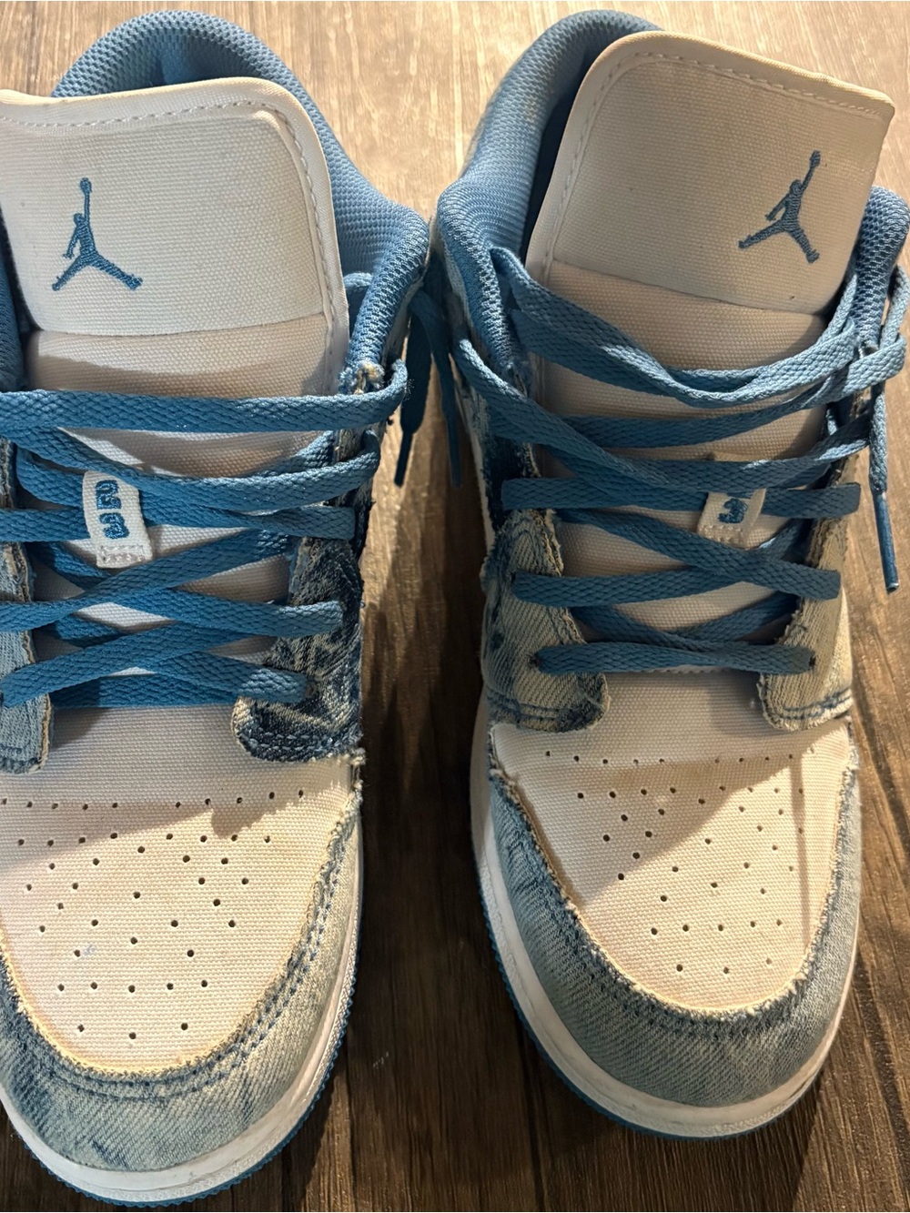 Jordan Low Top Sneakers in Cream and Blue